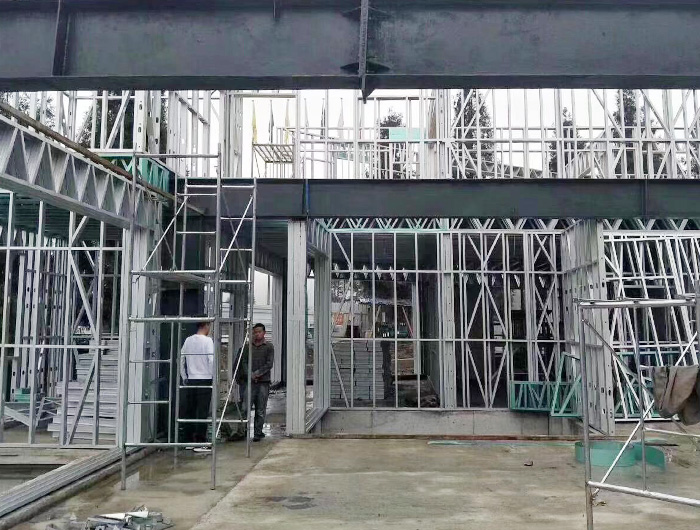 東晟康達輕鋼別墅內部結構建造案例